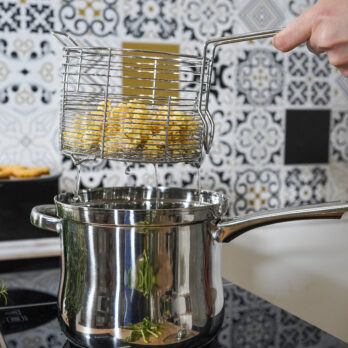 Pentola Friggitrice In Acciaio Inox Con Coperchio E Doppio Manico